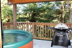 Waterfront 2 bedroom Cottage with Hot Tub!